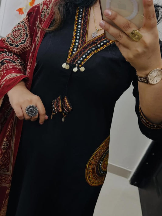 Jaipuraa Black Embroidered Kurta Set with Maroon Printed Dupatta