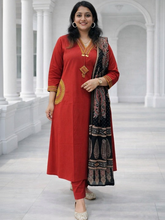 Women Ethnic Motifs Embroidered Regular Thread Work Kurta with Trousers & With Dupatta